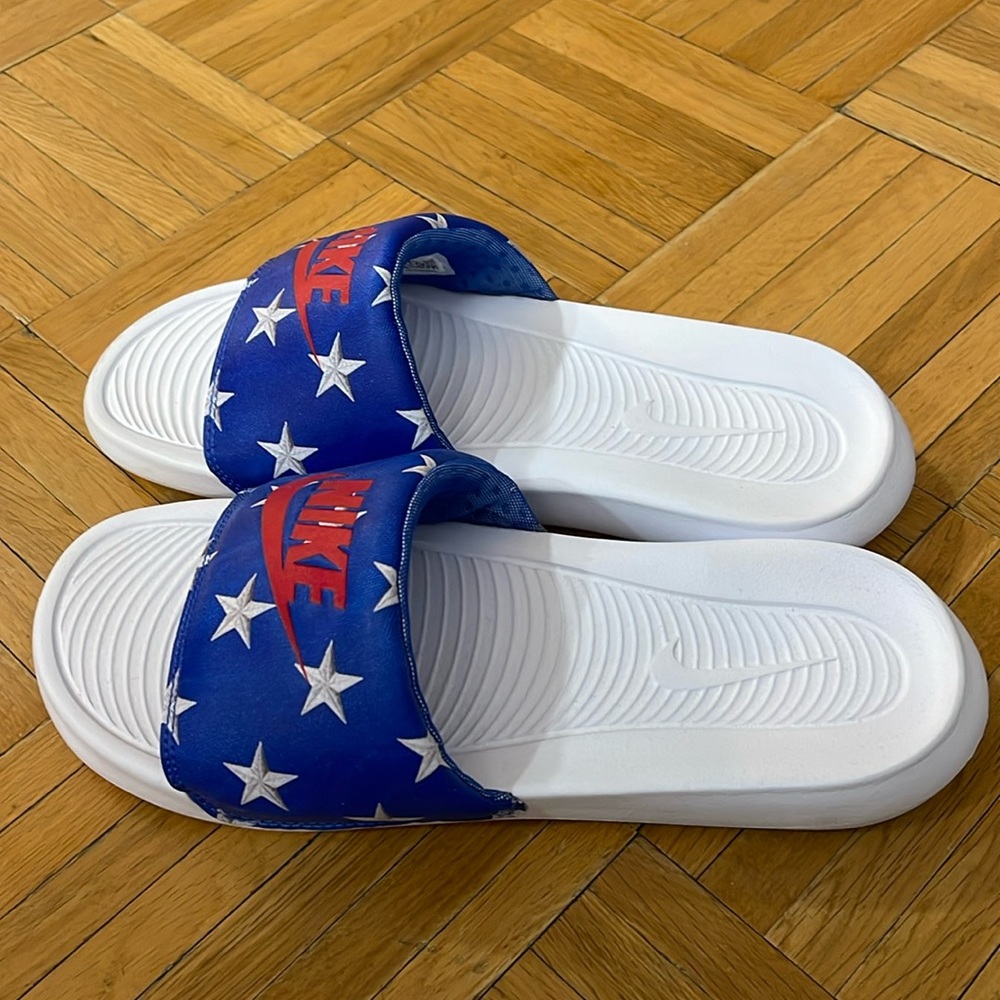 Nike flip flops, size 8 - 8 1/2, pattern: American flag
